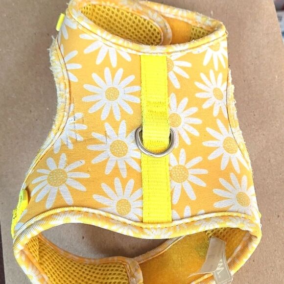 Pet harness xxs hook eye like closure and adjustable clip yellow daisy pattern - Picture 1 of 15